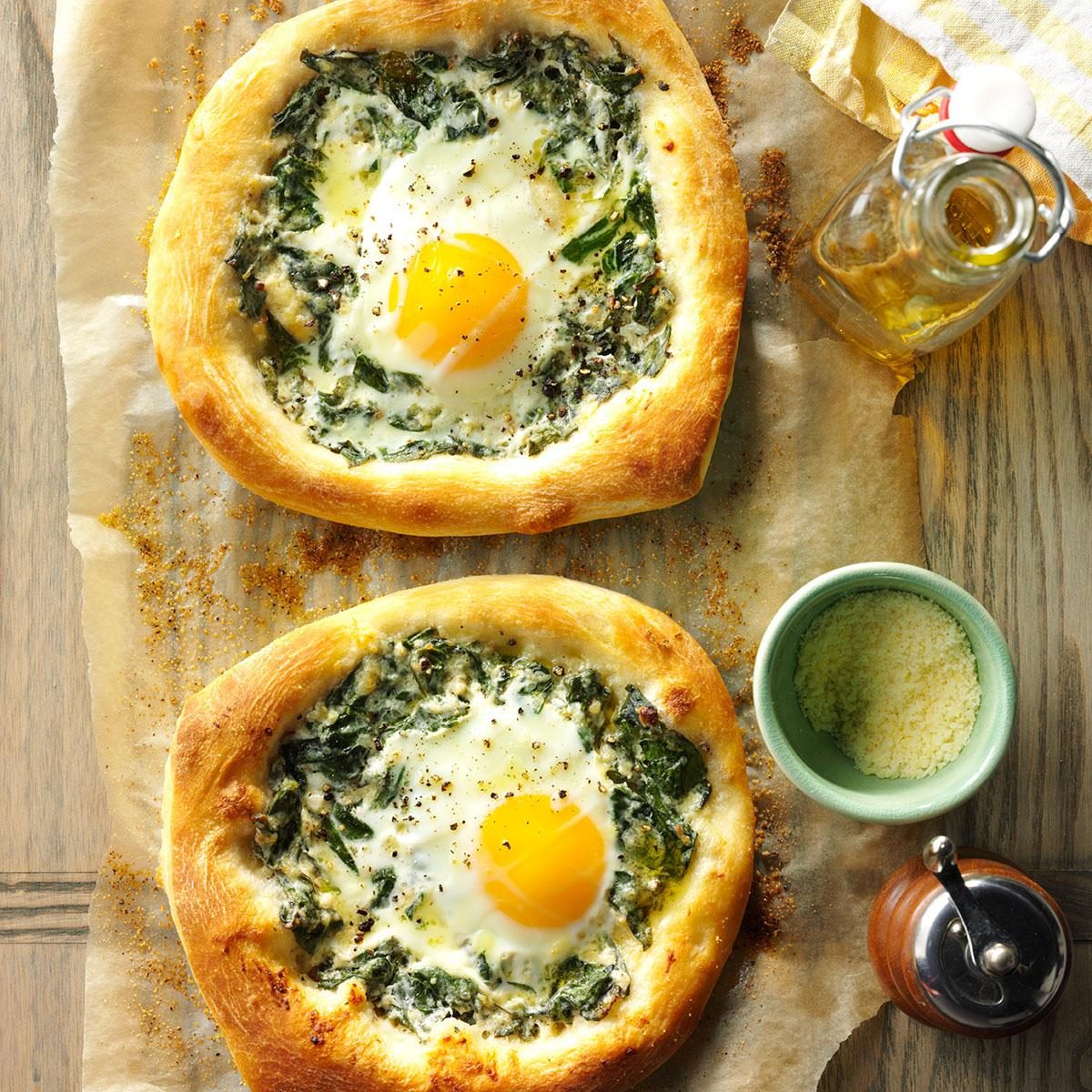 Spinach Egg Breakfast Pizzas Recipe How To Make It