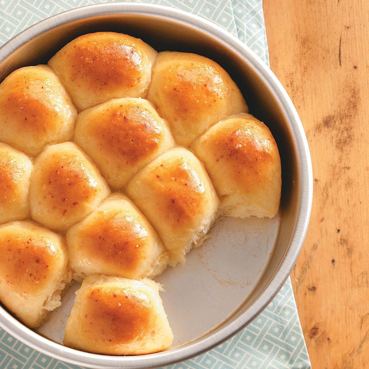 Panecillos de levadura de la docena del panadero's Dozen Yeast Rolls