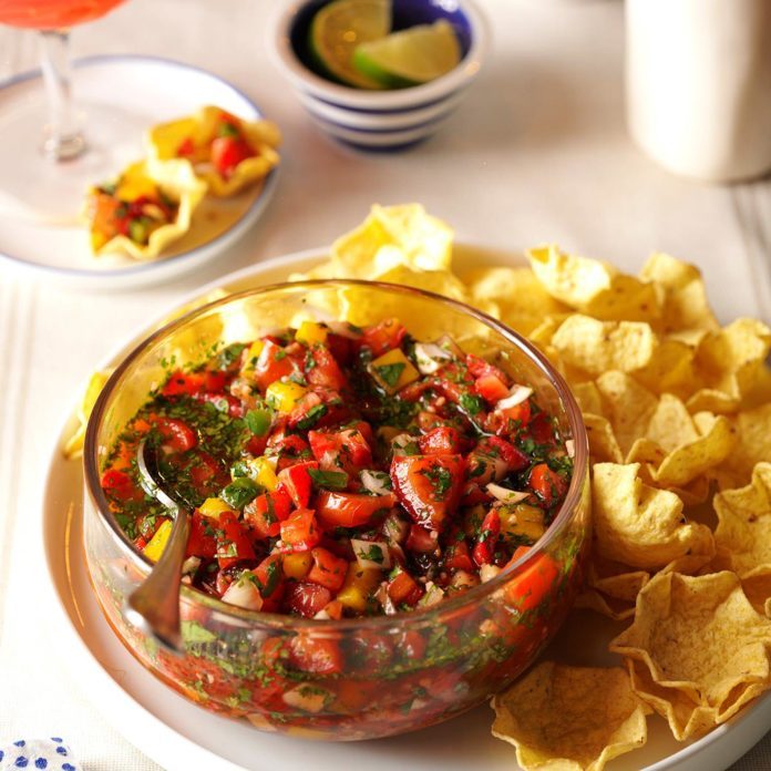 Moscato: Easy Strawberry Salsa 