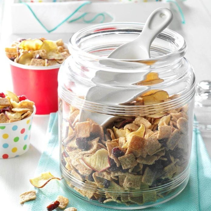 Fruit & Cereal Snack Mix