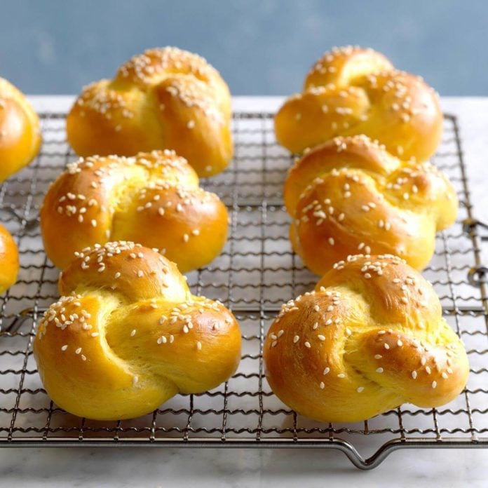 Washington: Pumpkin Knot Rolls