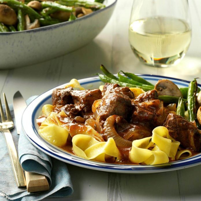 Massachusetts: Slow-Cooker Burgundy Beef