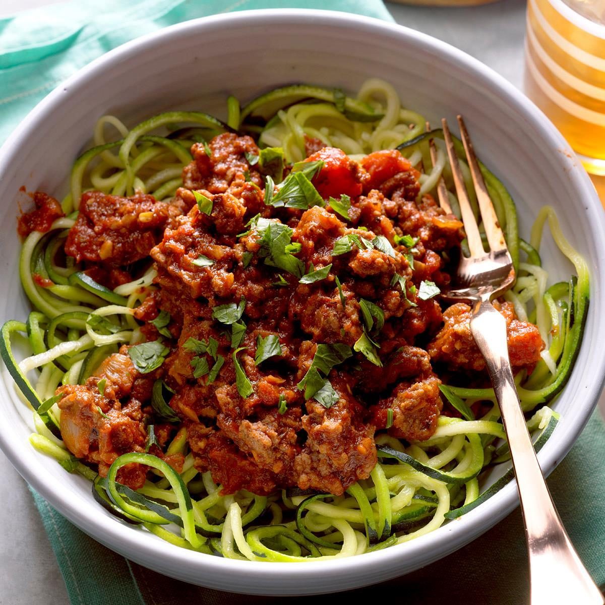 Arrabbiata Sauce With Zucchini Noodles Exps Hck18 196227 B04 014 7b 4