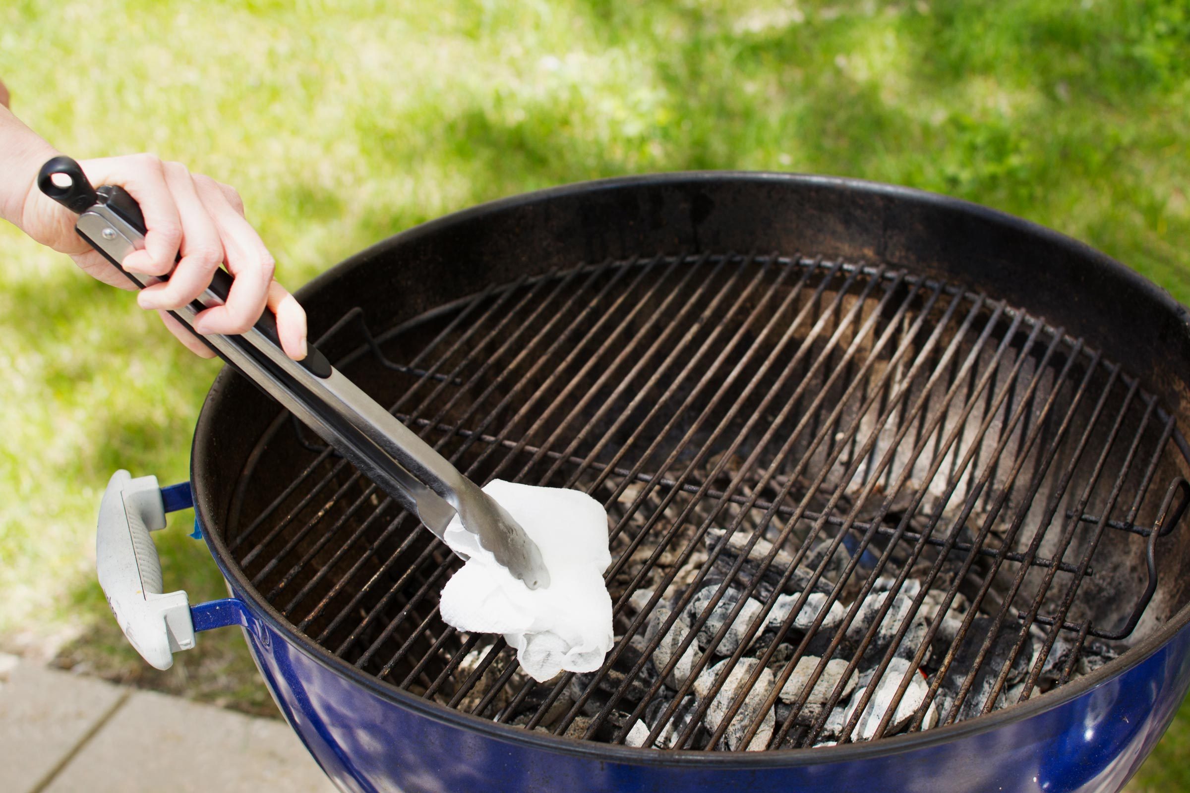 cleaning grill grates