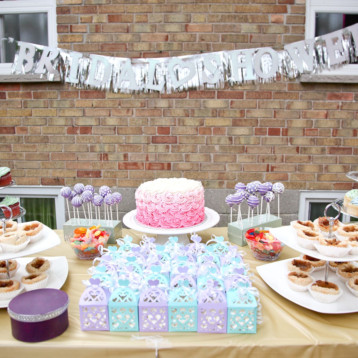 8-tricks-for-throwing-a-bridal-shower-on-a-budget