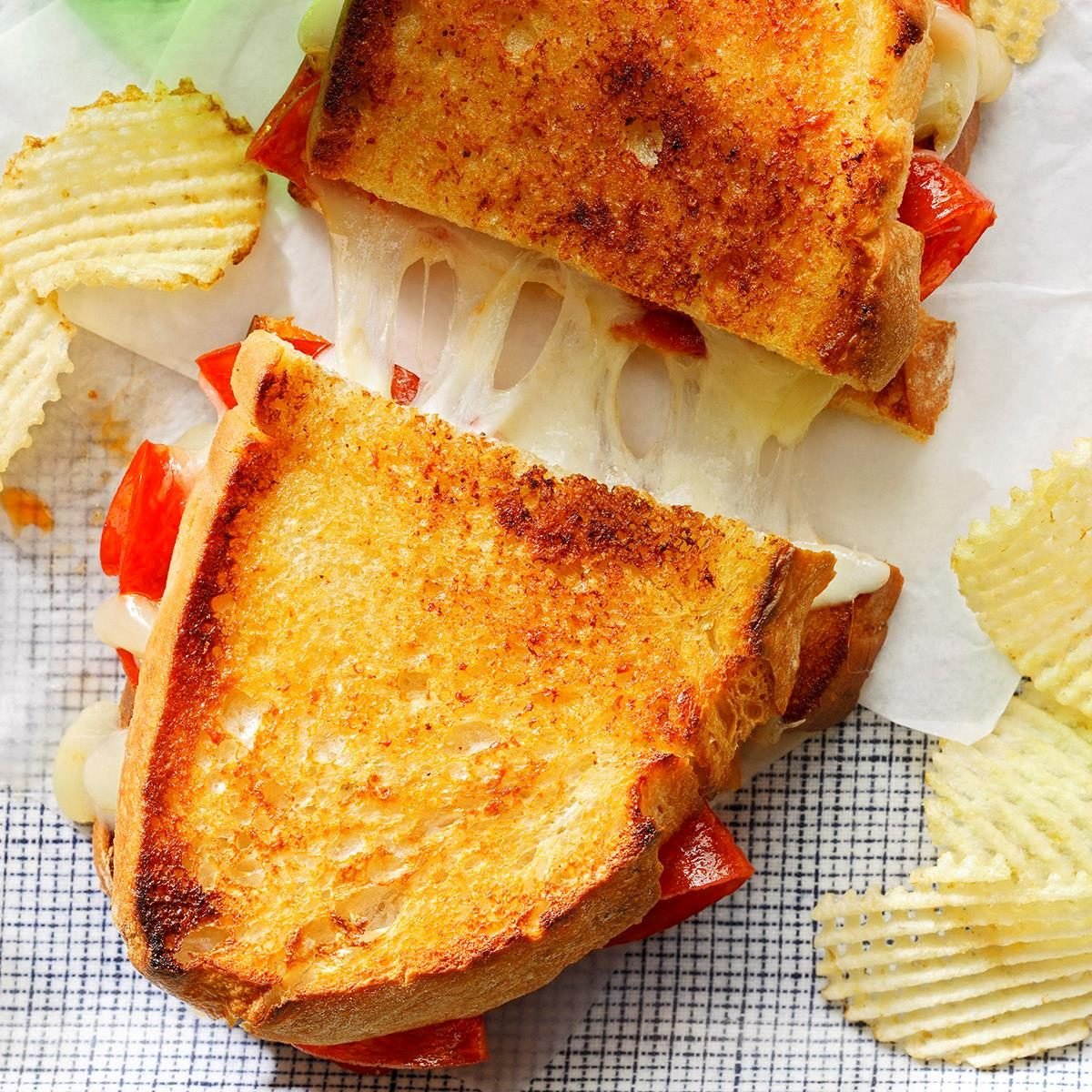 https://www.tasteofhome.com/wp-content/uploads/2018/04/Grilled-Cheese-Pepperoni-Sandwich_EXPS_CFFBZ22_229394_B10_01_1b.jpg?fit=700%2C1024