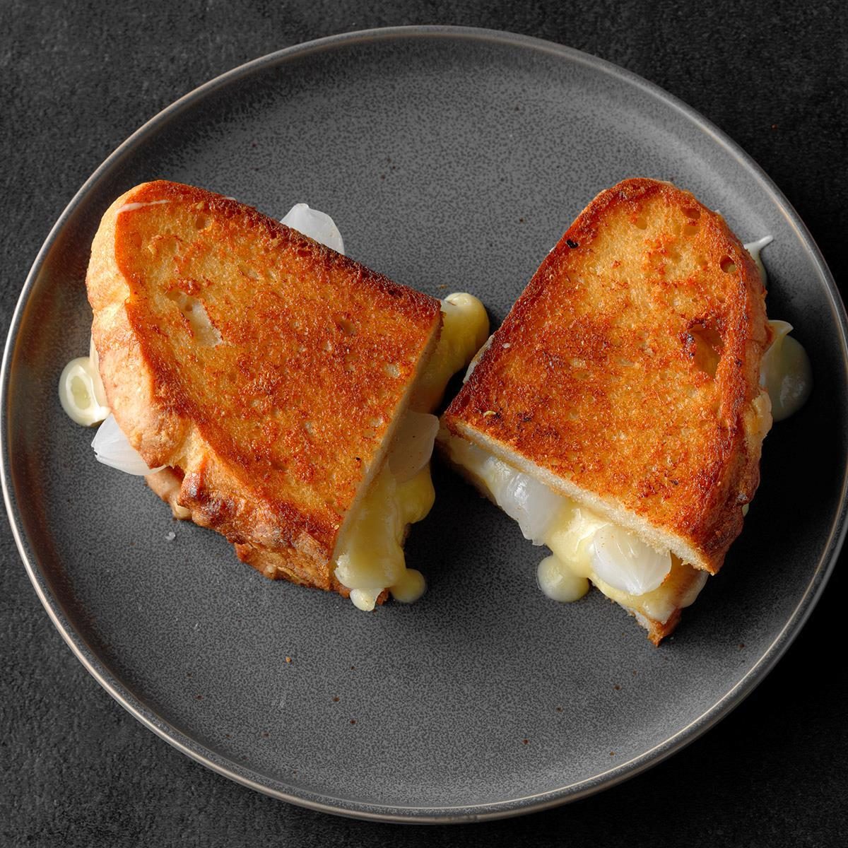 Grilled Cheese And Pickled Onion Sandwich Exps Thso18 229392 D03 16  8b 8