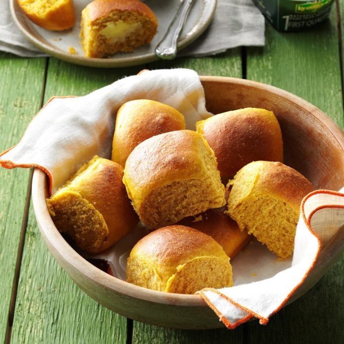 Kansas: Pumpkin Pan Rolls