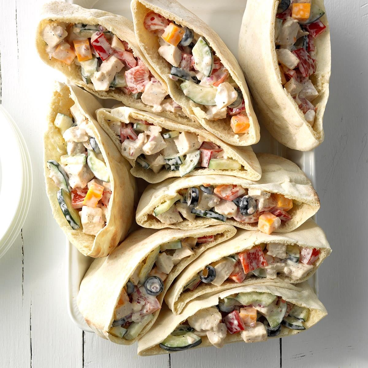 Chicken Cucumber Pitas Exps Sdjj18 73927 C02 08 4b 6