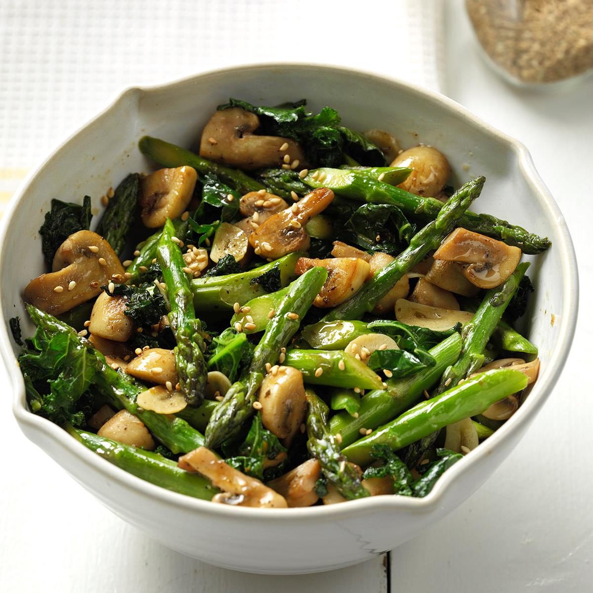 Fresh Thai Asparagus Kale And Garlicy Mushrooms Exps Thjj18 213672 C01 31 4b 102