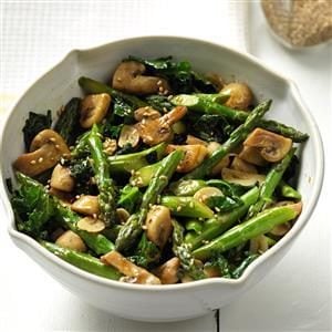 Fresh Thai Asparagus Kale And Garlicy Mushrooms  Exps Thjj18 213672 C01 31 4b