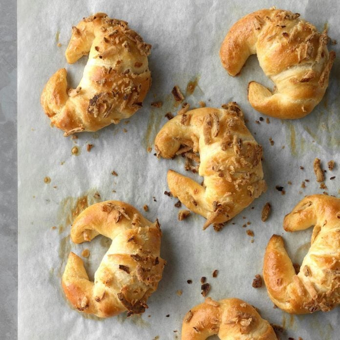 Easy Onion Crescent Rolls