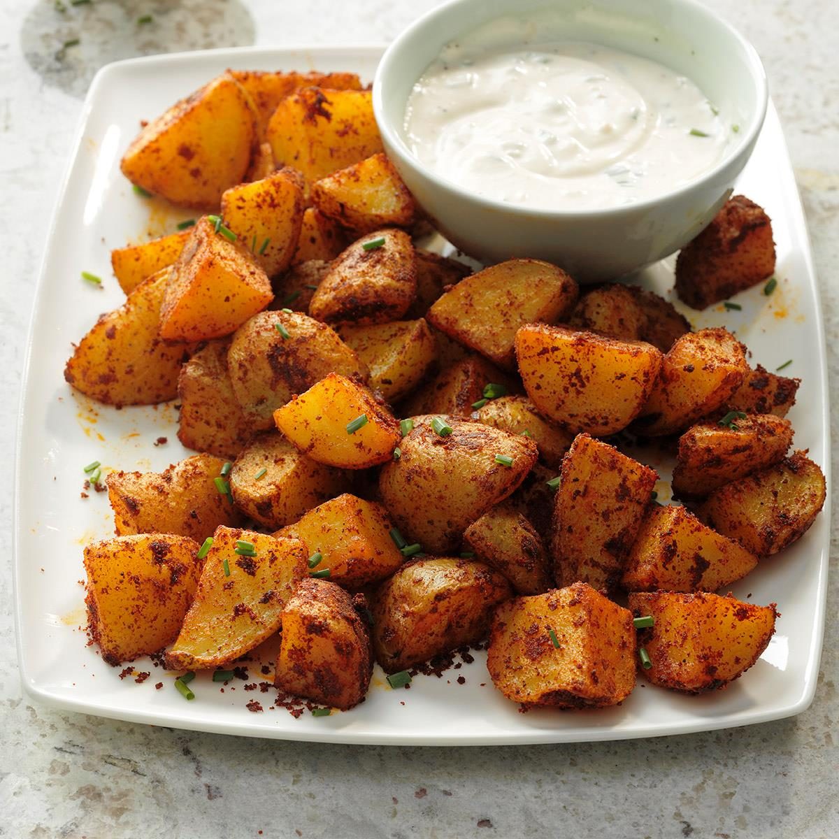 Spicy Potatoes With Garlic Aioli Exps Thjj18 208371 C02 01 1b 13