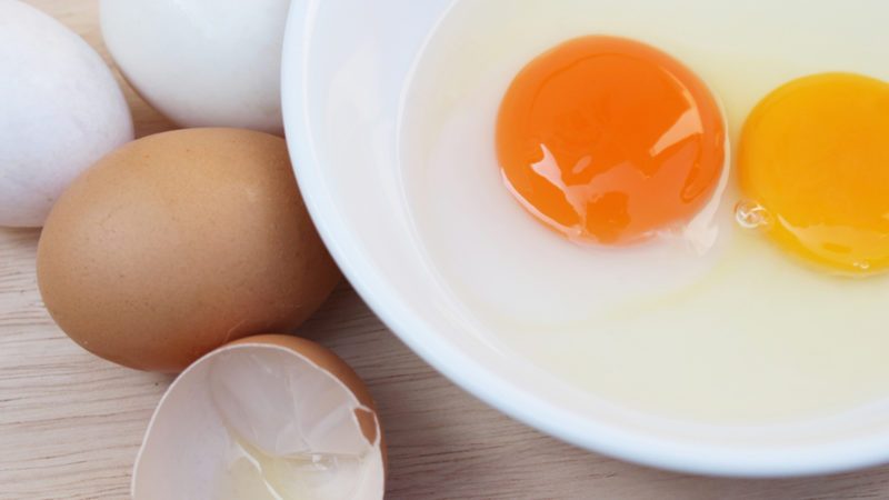 the-real-reason-why-egg-yolks-are-different-colors-taste-of-home