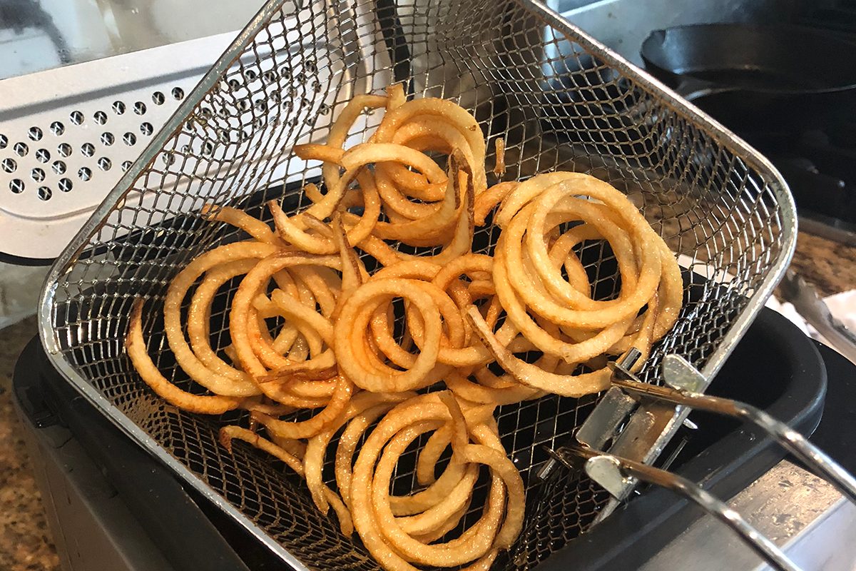 This Hack Allows You To Make Curly Fries Without A Spiralizer