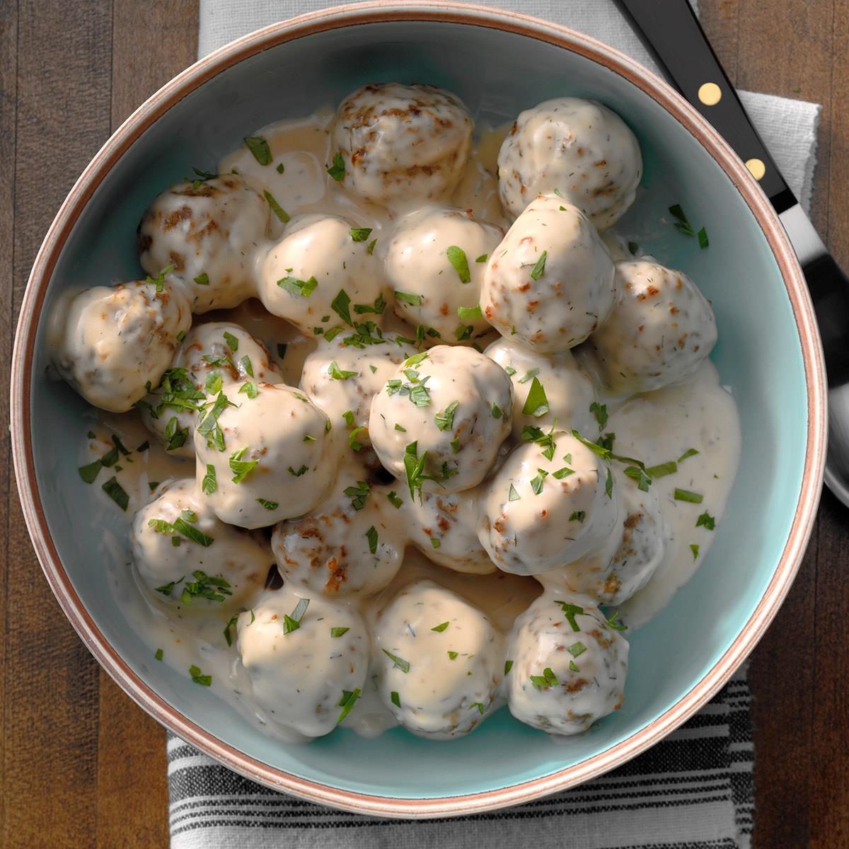 https://www.tasteofhome.com/wp-content/uploads/2018/07/Quick-and-Easy-Swedish-Meatballs_EXPS_THSO18_228834_D04_20_3b.jpg