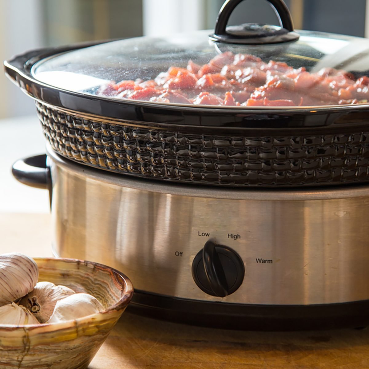 Should You Lock The Lid On A Slow Cooker When Cooking?