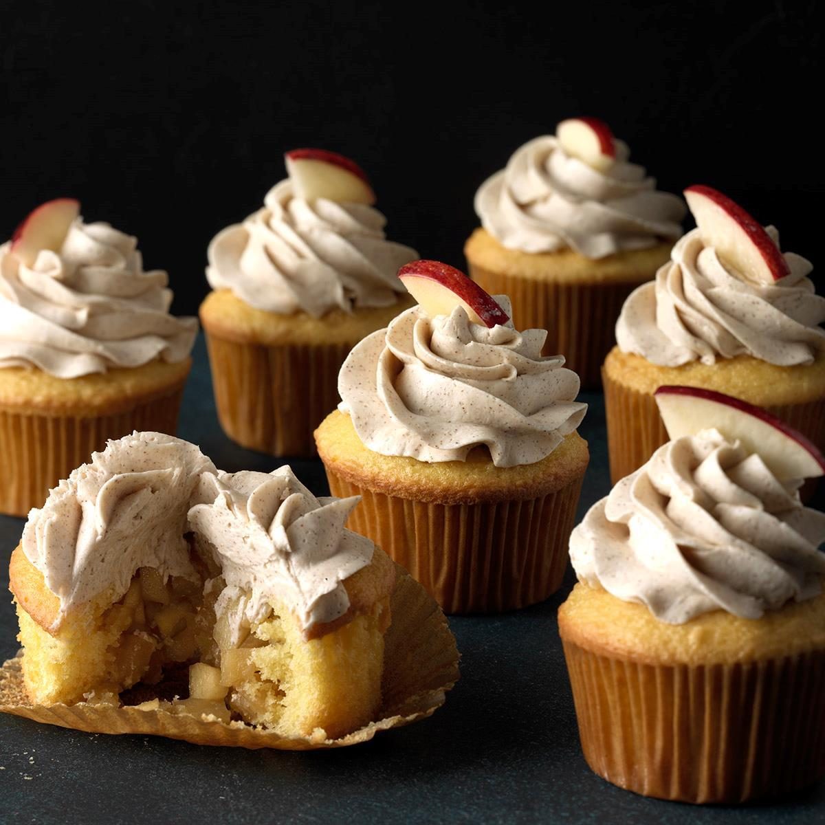 Apple Pie Cupcakes With Cinnamon Buttercream Exps Thn18 177885 C06 05 9b 22