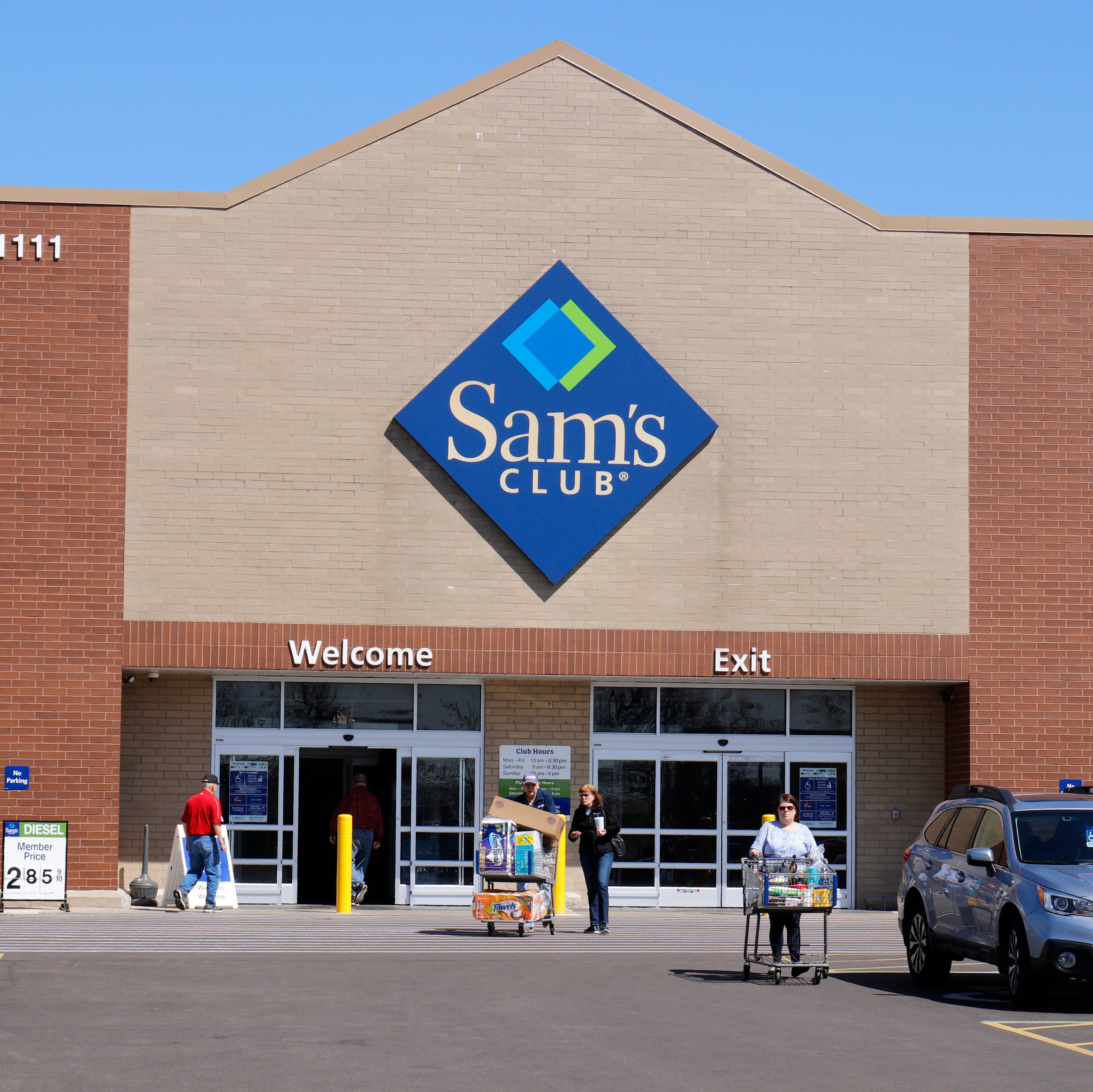 10 Things Sam's Club Employees Want You to Know | Taste of Home
