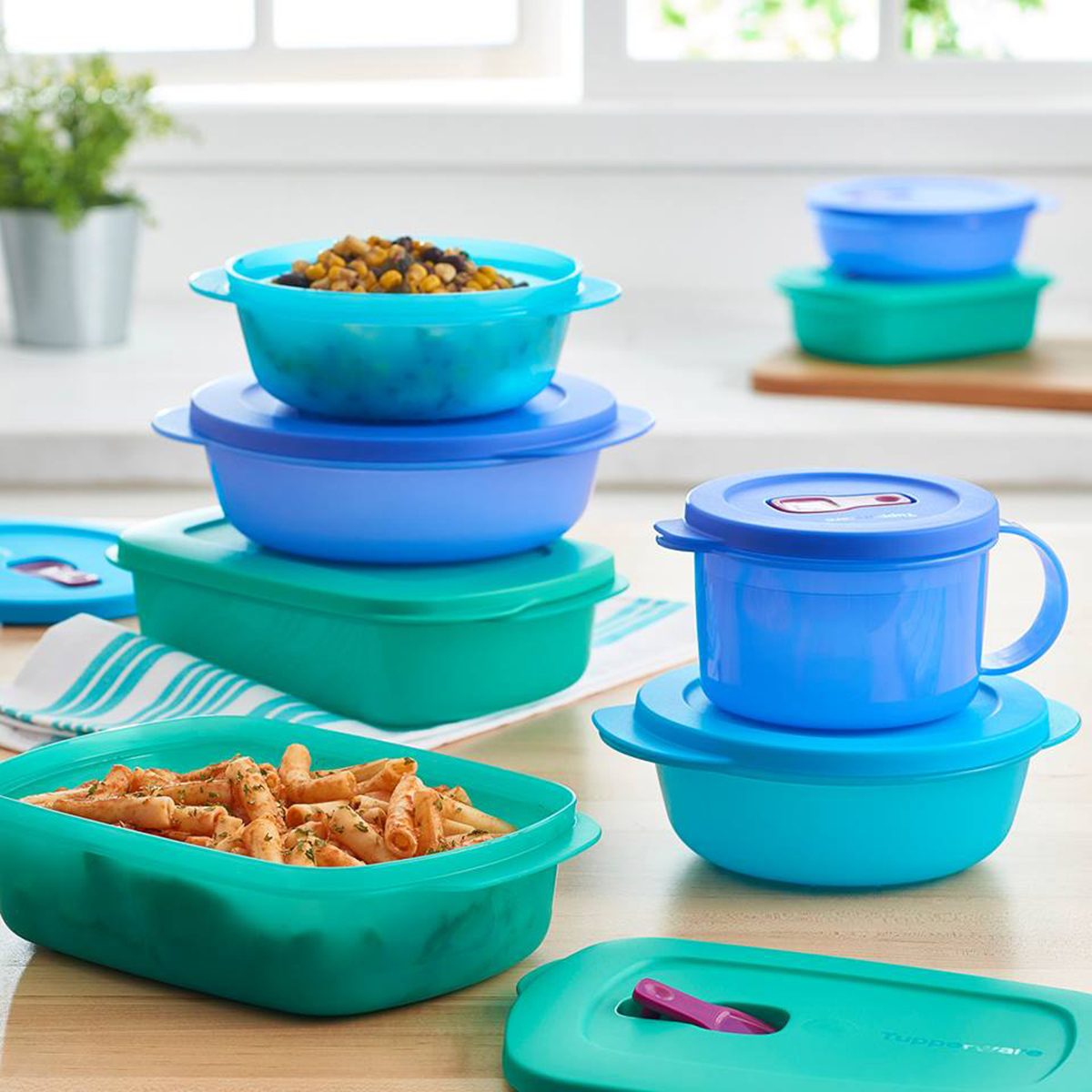 I Hosted A Tupperware Party Last Week Here S What I Learned