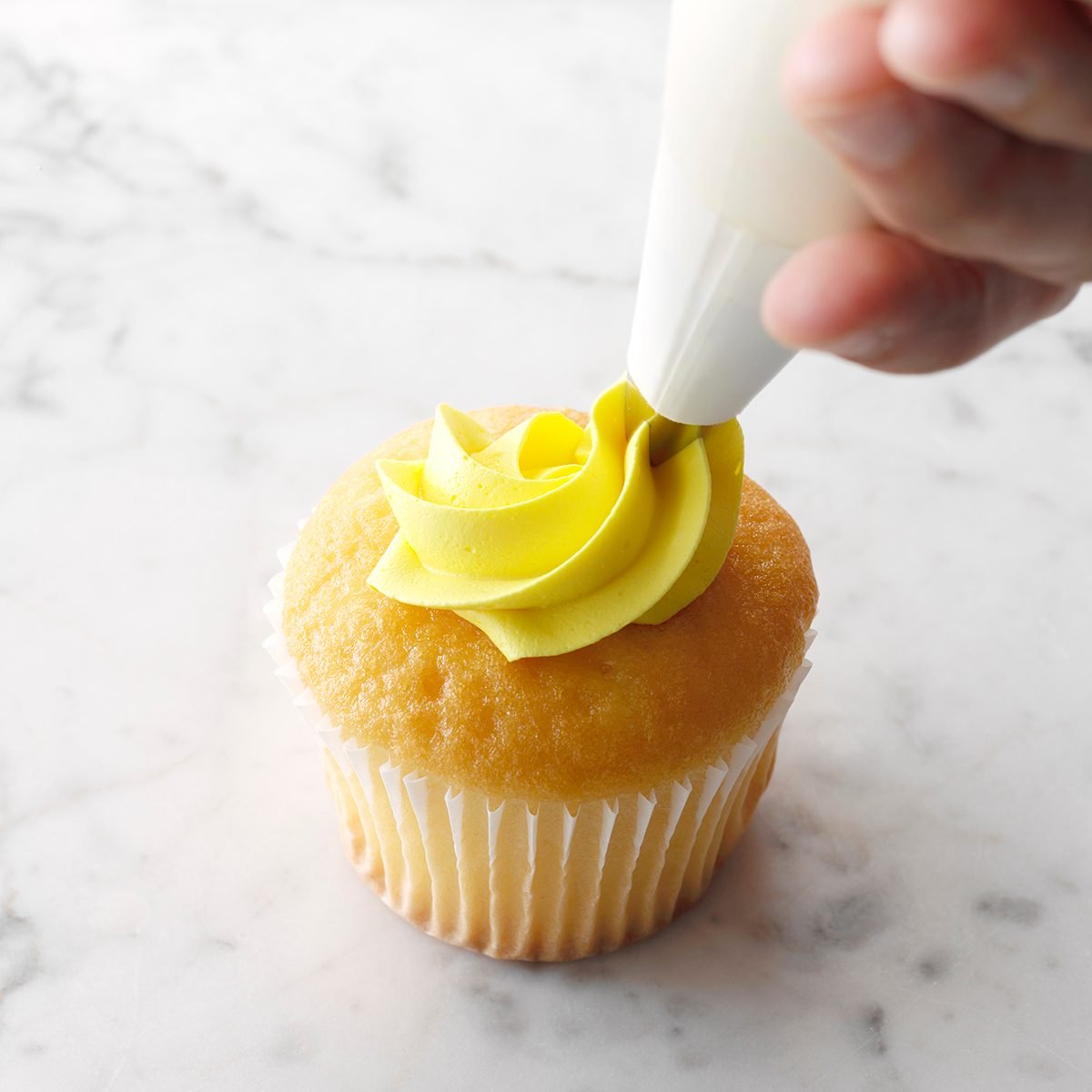 How To Make Simple Cupcake Designs! #cupcake #simple #design 