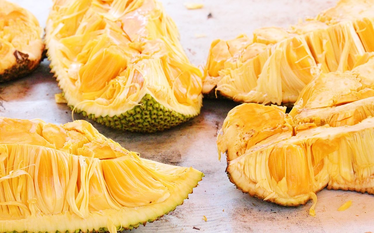 what does pulled jackfruit taste like