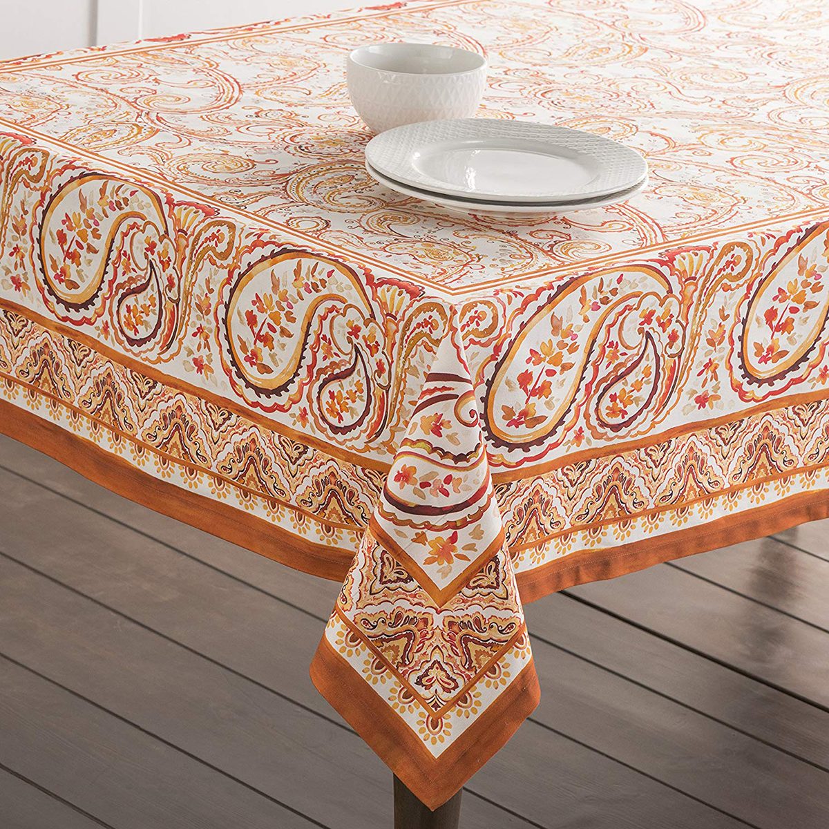 10 Thanksgiving Tablecloth Ideas for Your Holiday Meal