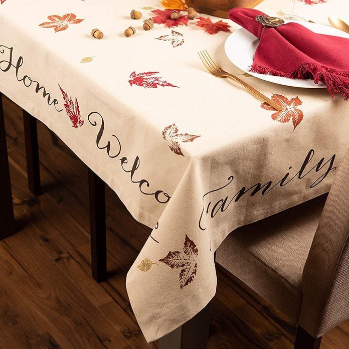 10 Thanksgiving Tablecloth Ideas for Your Holiday Meal