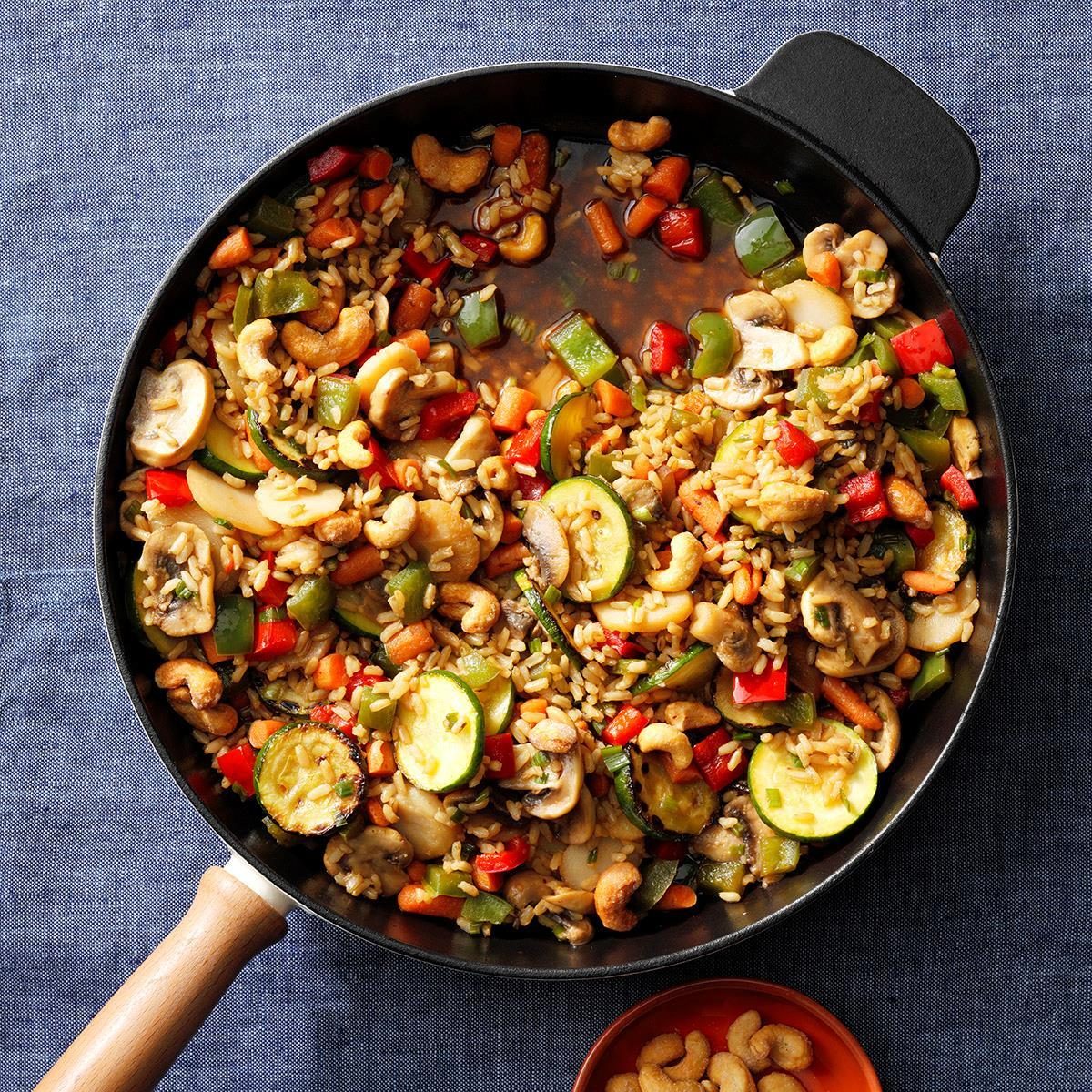 Veggie Cashew Stir Fry Exps Thfm19 133126 E09 28 7b 16