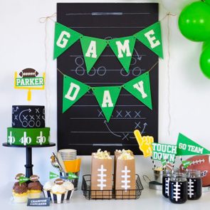 How to Throw a Crazy-Fun Super Bowl Party | Taste of Home