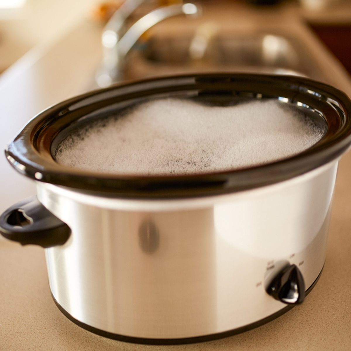 soaking slow cooker in soapy water on low heat kitchen hack