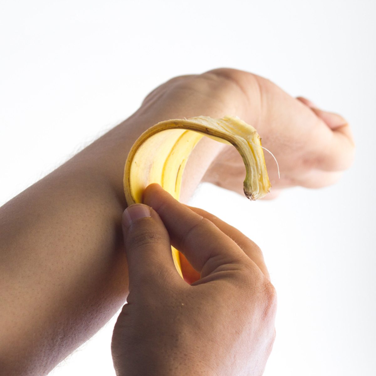 Using a banana peel on the skin