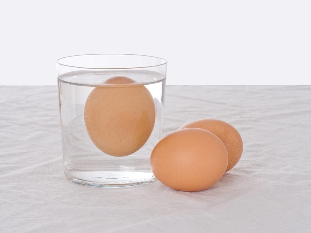 float test that shows how to tell if an egg is bad