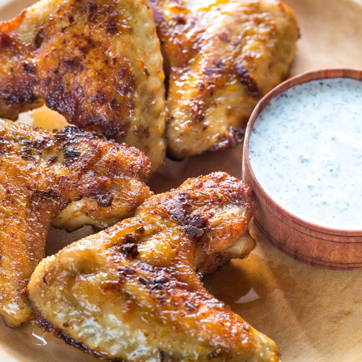 Fried chicken wings with sauce