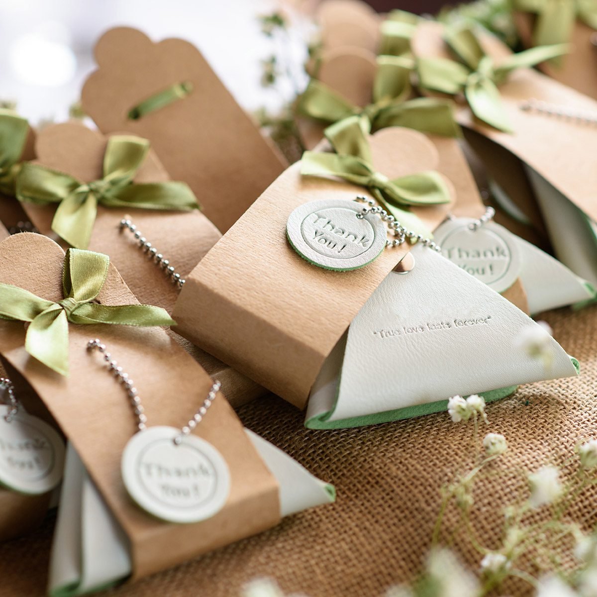 10 Wedding Thank You Gifts Your Guests Will Want to Keep Forever
