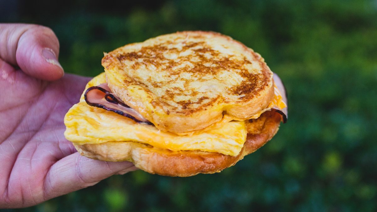 Burger Kings New Breakfast Sandwiches Use French Toast As The Bun 