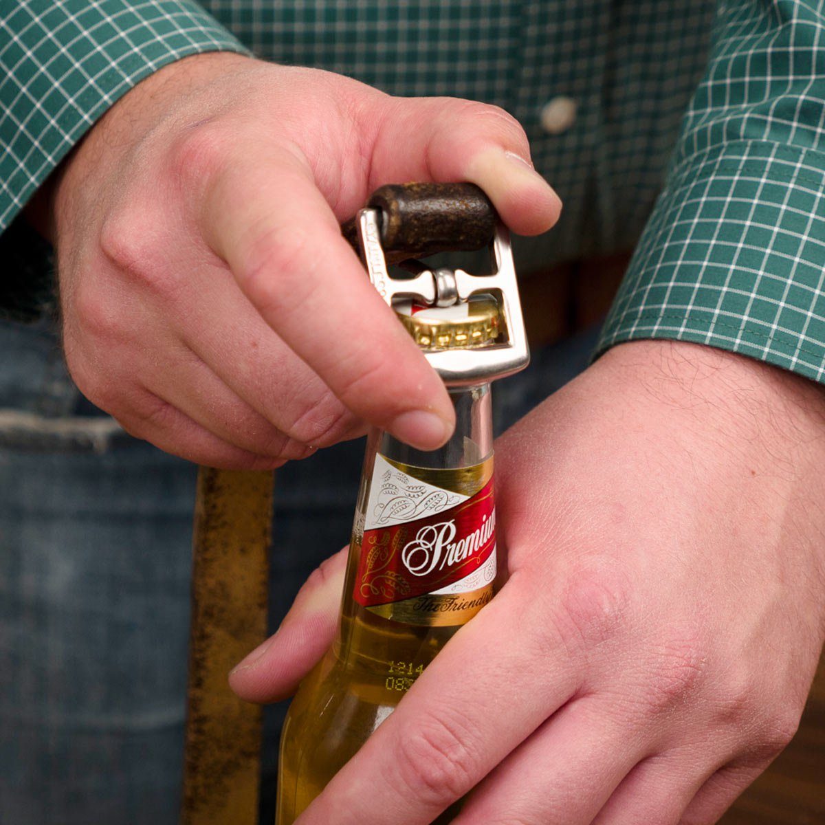 Opening a bottle with belt
