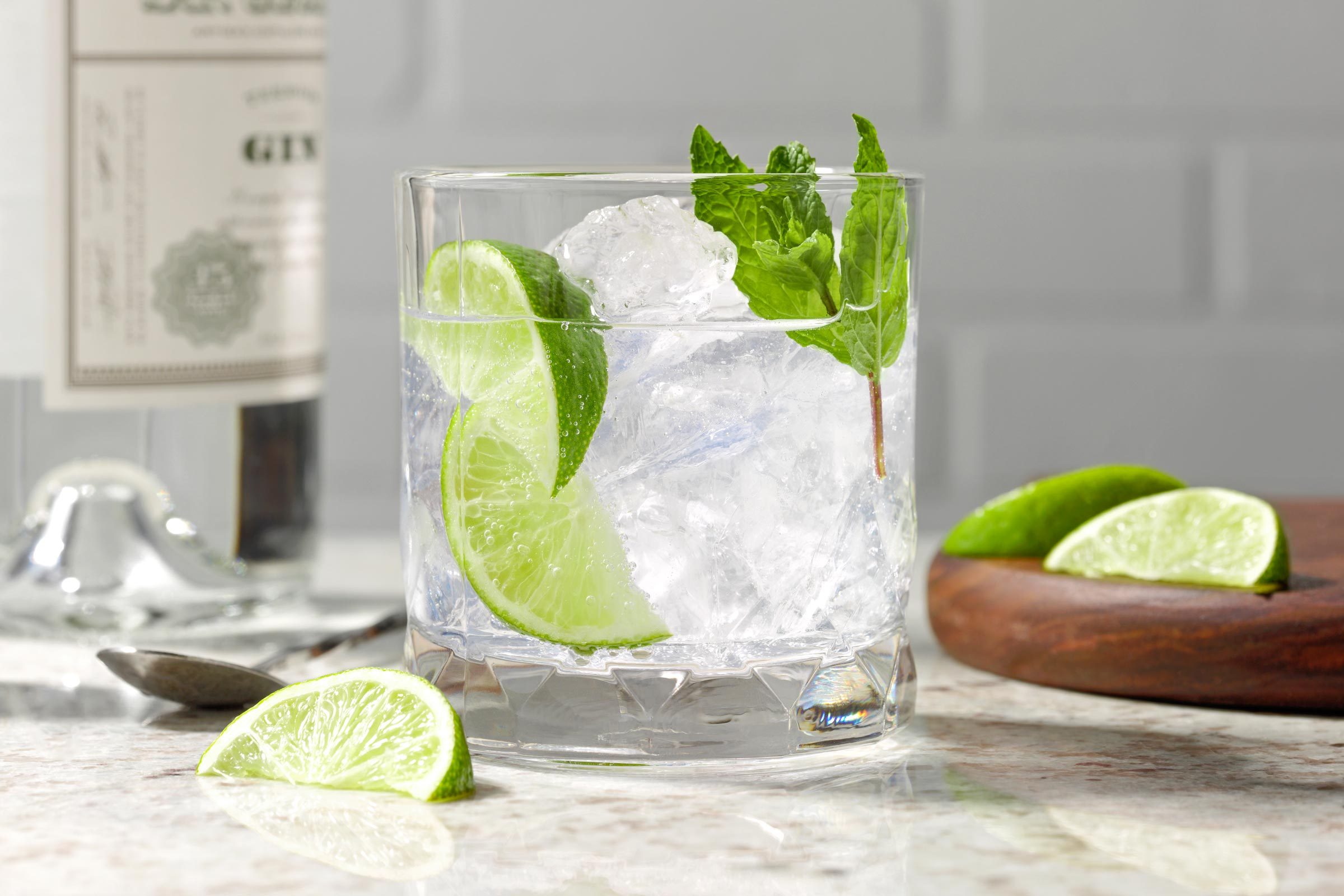 How to Make a Gin and Tonic (Easy G&T Recipe)