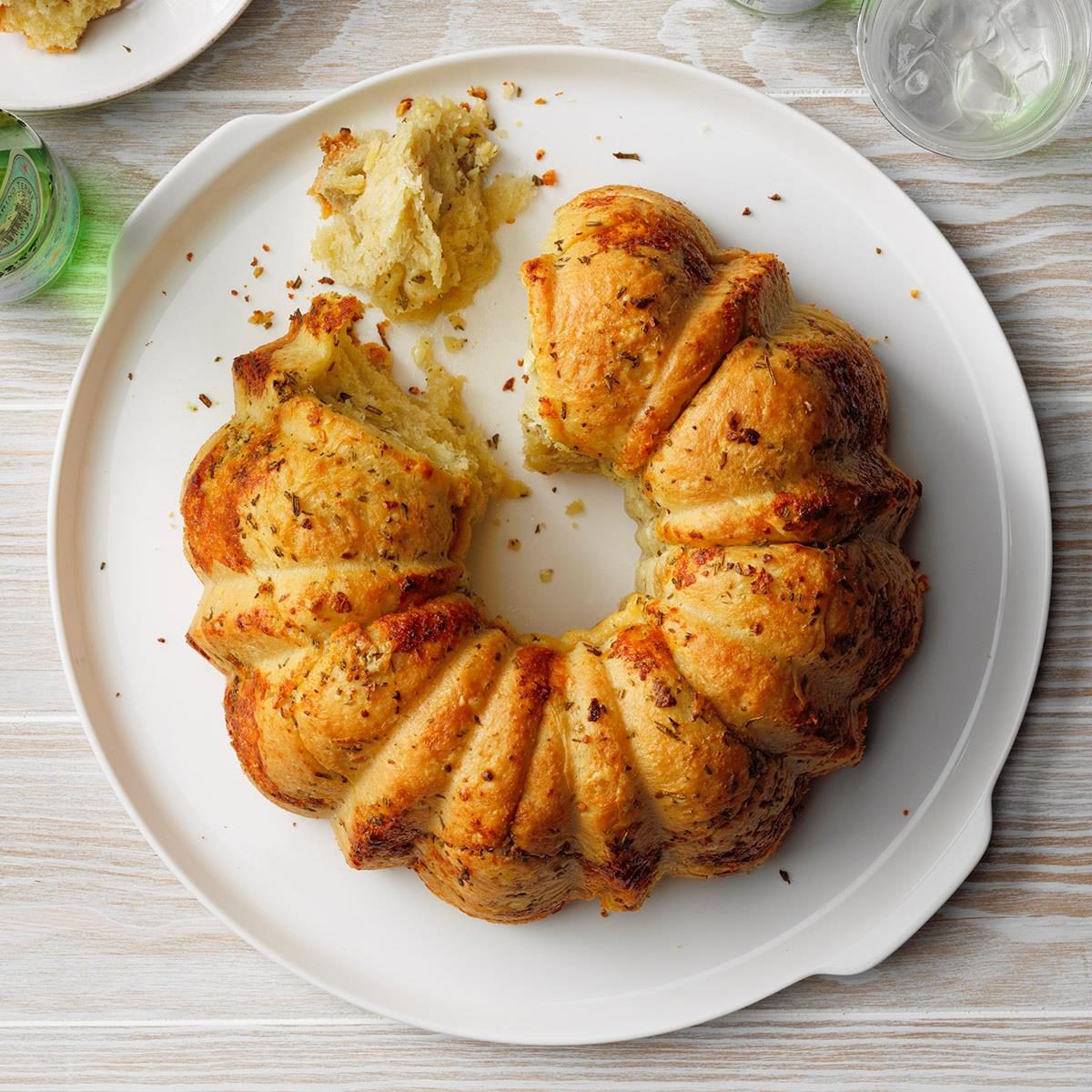 Buttery Garlic Rosemary Pull Apart Bread Exps Tohon19 236820 E06 13 6b 6