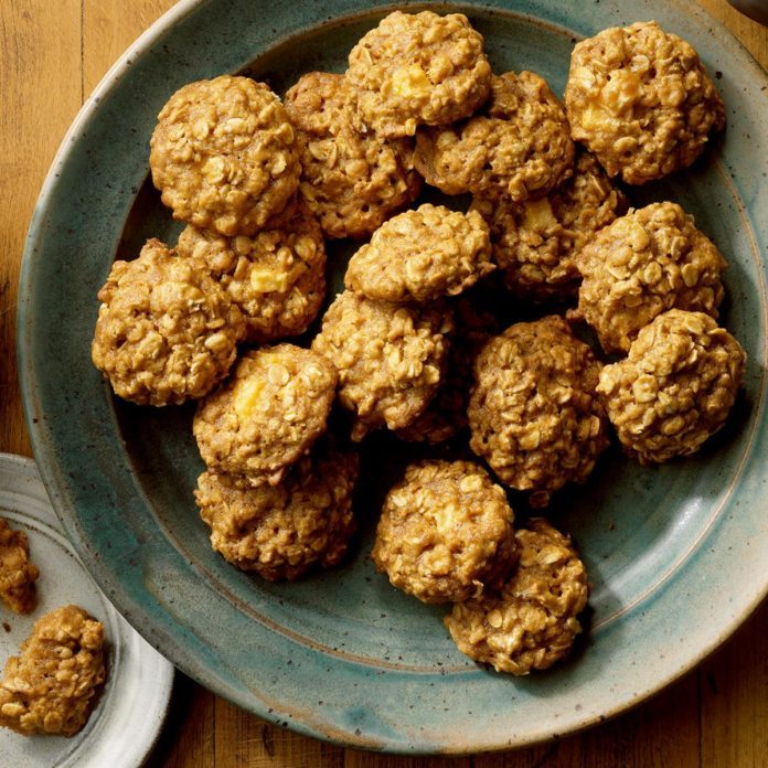 Oatmeal Caramel Apple Cookies