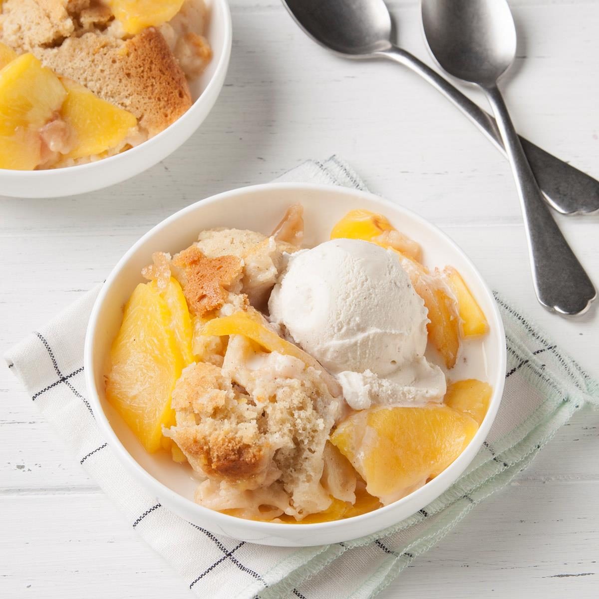 Slow Cooker Peach Cobbler Exps Ft19 244260 F 0724 1 8