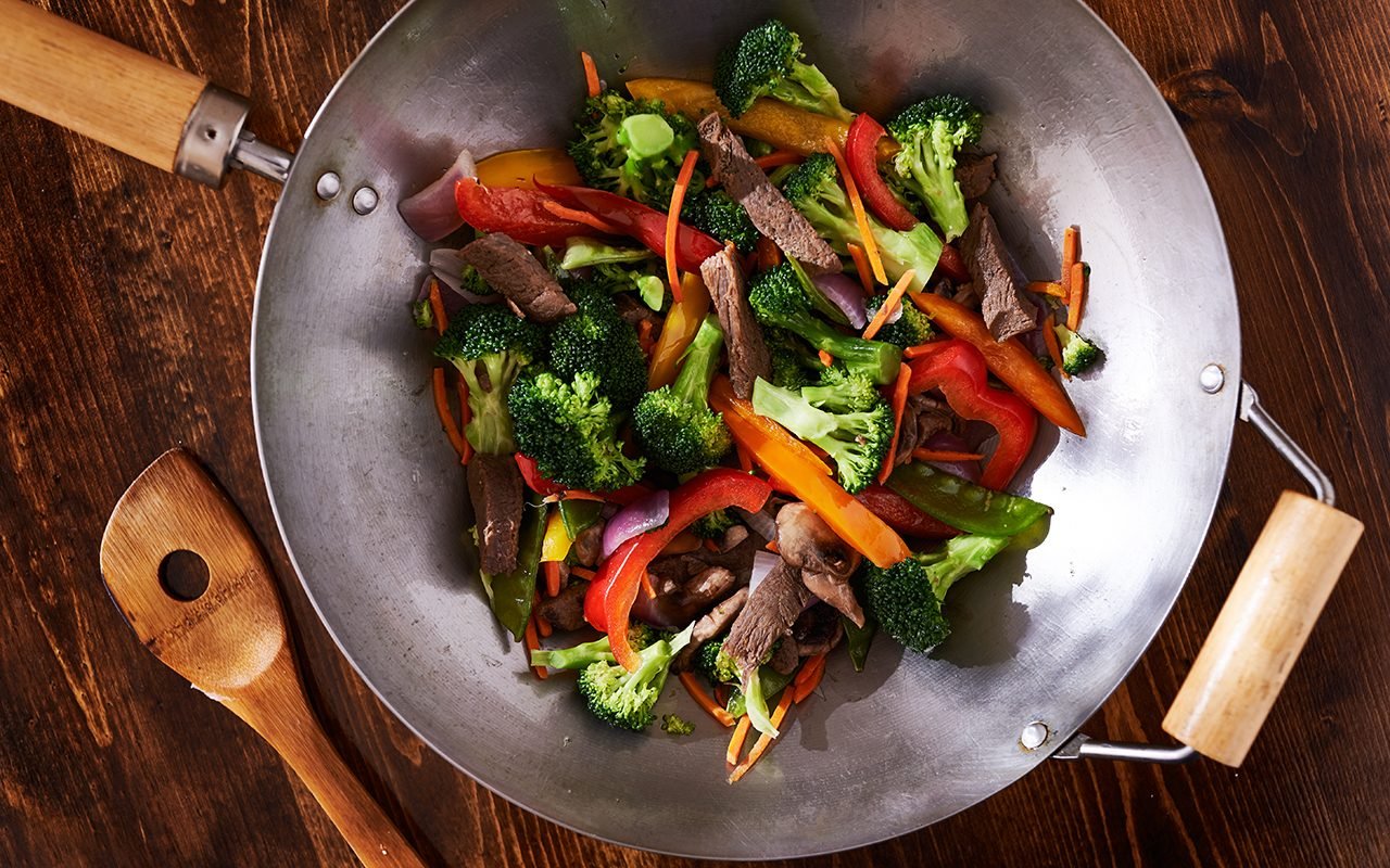 Why You Shouldn't Put Too Many Ingredients In Your Wok