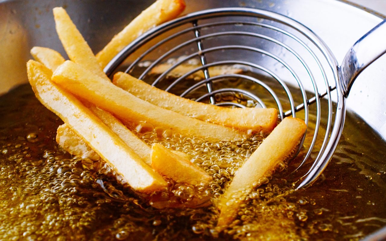 How to test oil for deep-frying