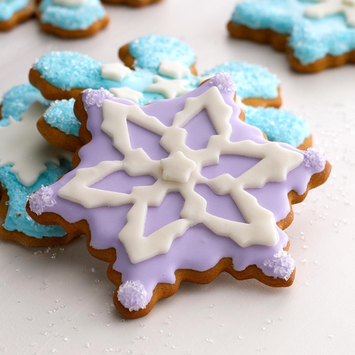 https://www.tasteofhome.com/wp-content/uploads/2019/10/Frozen-Snowflake-Gingerbread-Cookies_EXPS_HCBZ19_241945_B05_19_1b-1.jpg