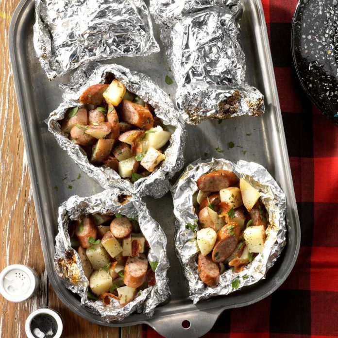 Grilled Foil-Packet Potatoes and Sausage