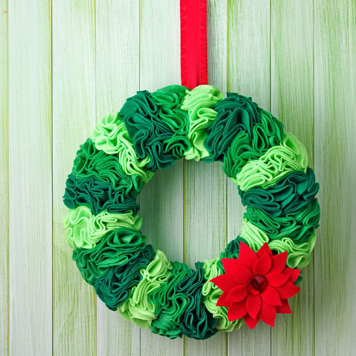 DIY Christmas Wreath Ideas: 12 Easy Crafts (With Pictures!)