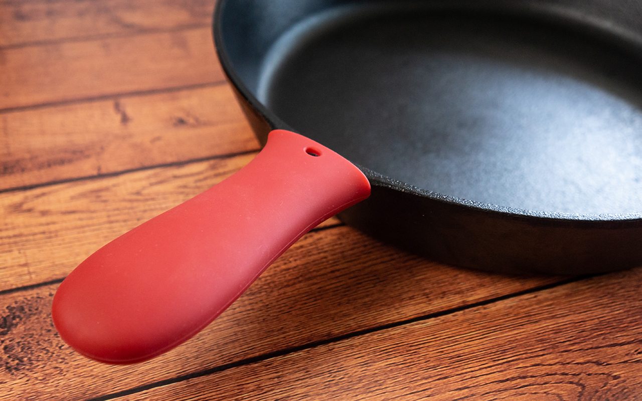 https://www.tasteofhome.com/wp-content/uploads/2019/10/protect-burning-hands-silicone-cover-cast-iron-skillet-shutterstock_1467900119.jpg?fit=700%2C800