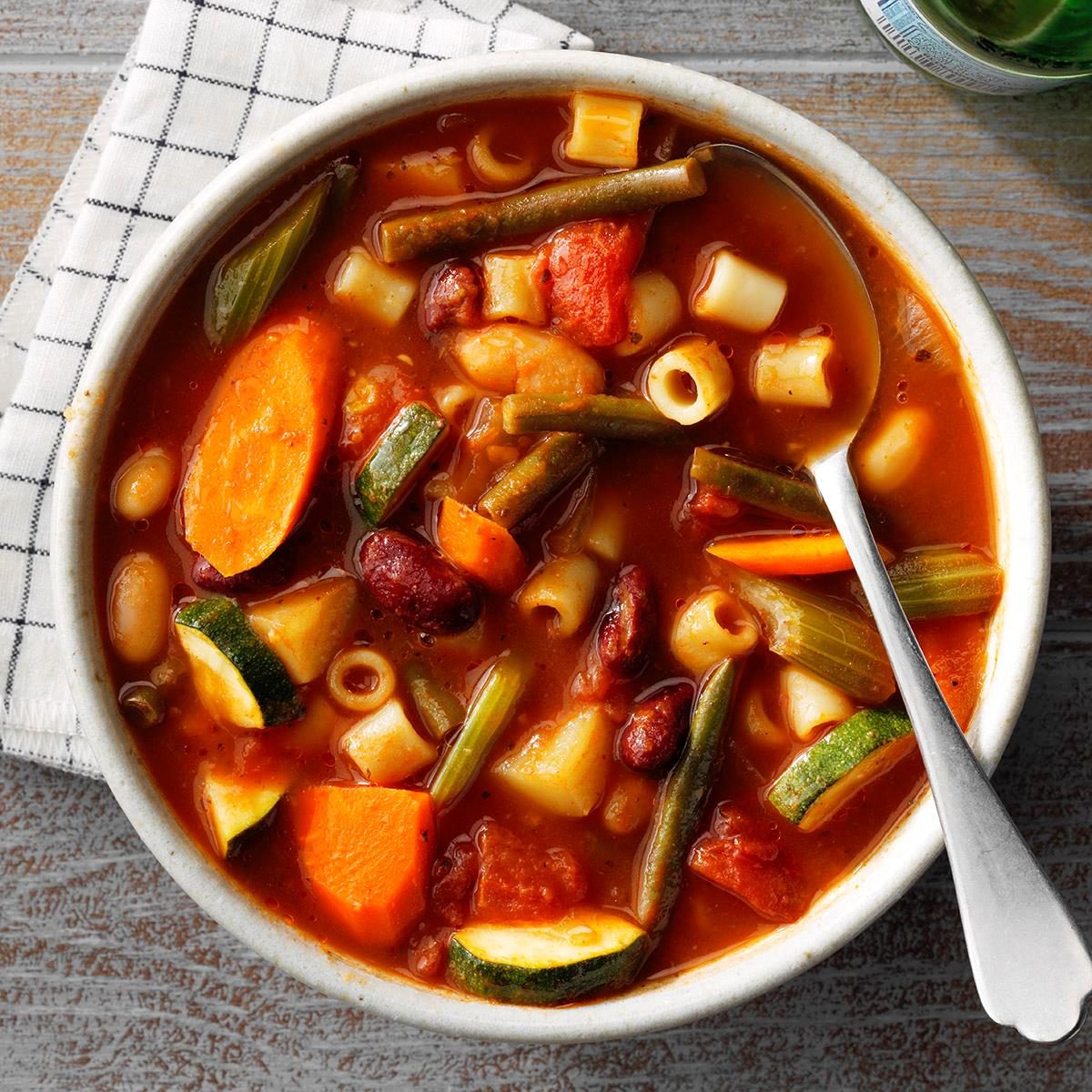 Slow Cooker Minestrone Soup Exps Tohfm20 193672 E07 10 7b 12