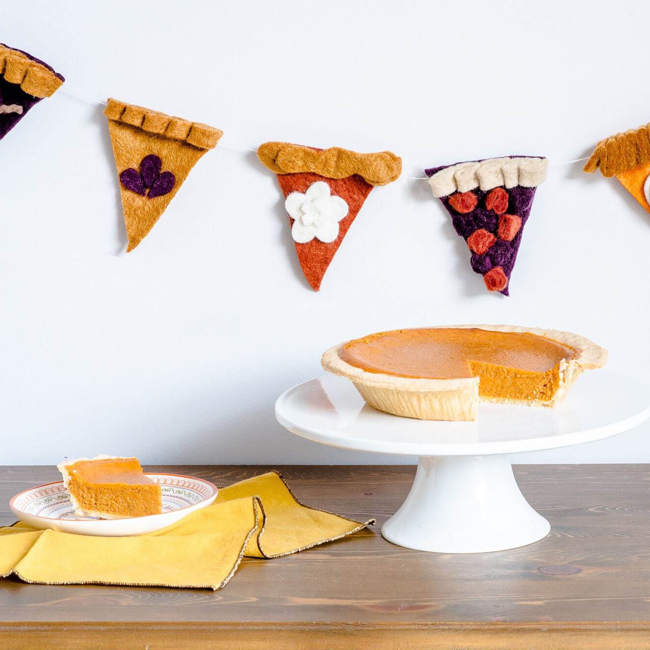 48 Thanksgiving Decorations You'll Love This Year