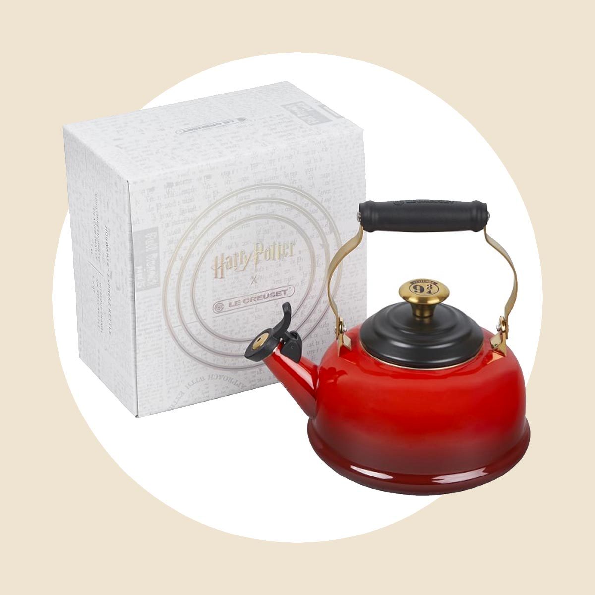 Harry Potter teapot with gryffindorscarf, accio tea, tea for one